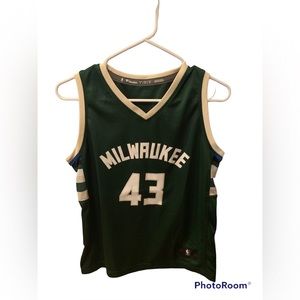 NBA Antetokounmpo jersey. Fanatics. Milwaukee Bucks. Youth large.